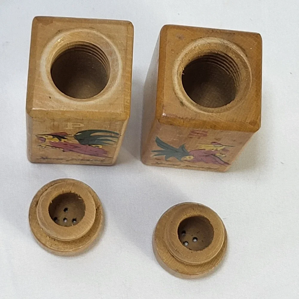 Vintage Wood Rooster Salt Pepper Shakers Hand Painted Farmhouse Kitchen Pair